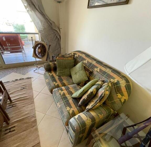 استراحتگاه فيلا مع حديقة وشواية  For Family V