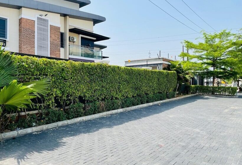 The Azaria Hotel & Apartment