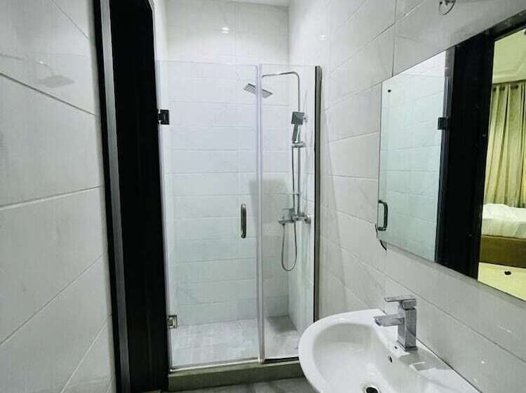 The Azaria Hotel & Apartment