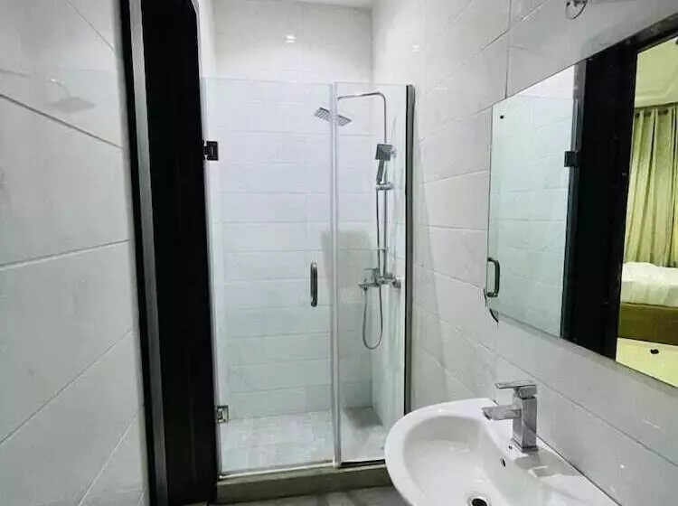 The Azaria Hotel & Apartment