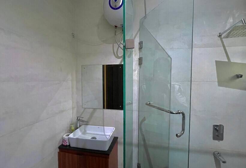 The Azaria Hotel & Apartment