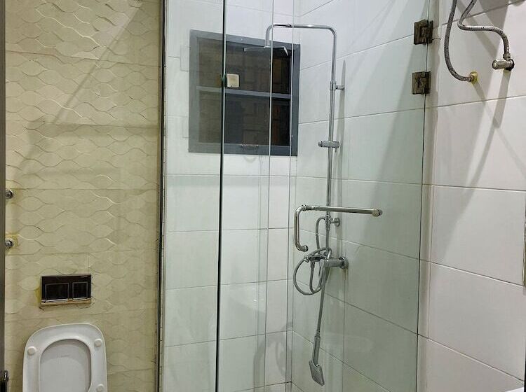 The Azaria Hotel & Apartment