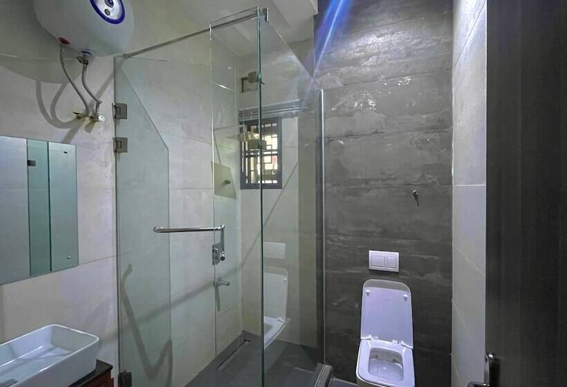 The Azaria Hotel & Apartment