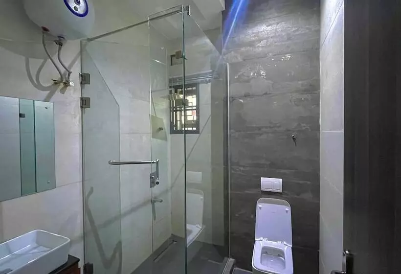 The Azaria Hotel & Apartment