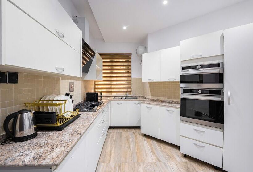 The Azaria Hotel & Apartment