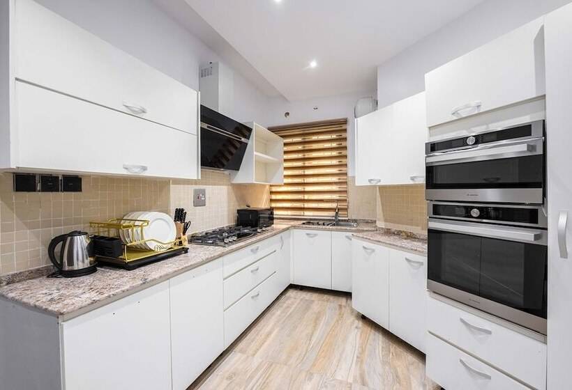 The Azaria Hotel & Apartment