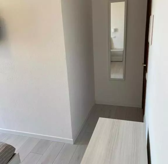 پانسیون Solanas Home Stay Rooms