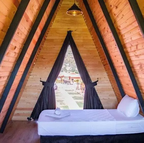 تختخواب و صبحانه Araz Wooden Concept
