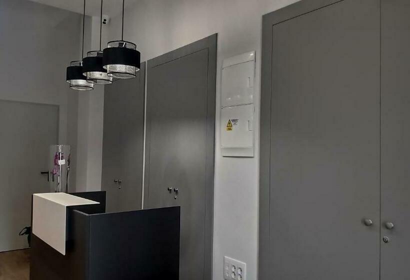 پانسیون La Familia