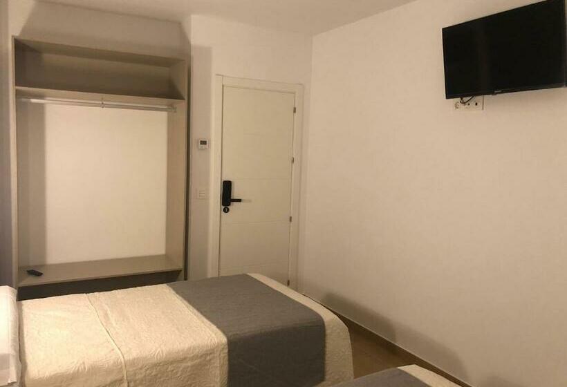 پانسیون La Familia