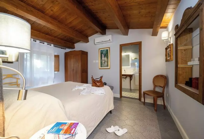 Aamiaismajoitus (B&B) Foresteria Di Serracavallo