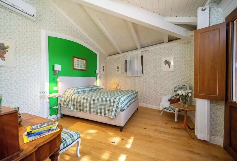 Aamiaismajoitus (B&B) Foresteria Di Serracavallo