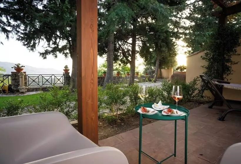 Aamiaismajoitus (B&B) Foresteria Di Serracavallo