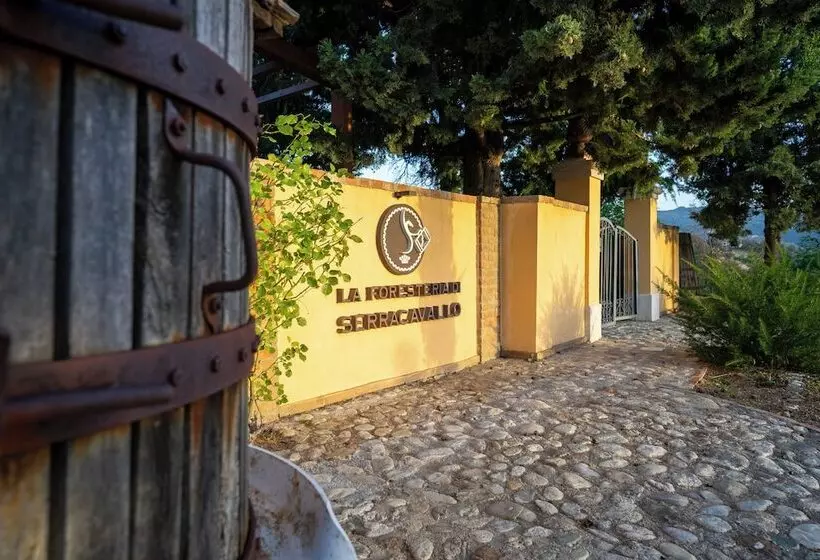 Aamiaismajoitus (B&B) Foresteria Di Serracavallo