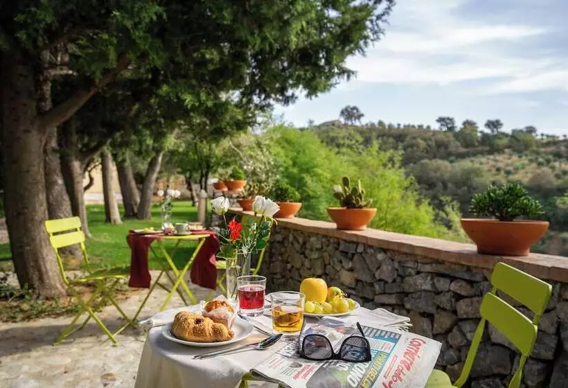 Aamiaismajoitus (B&B) Foresteria Di Serracavallo