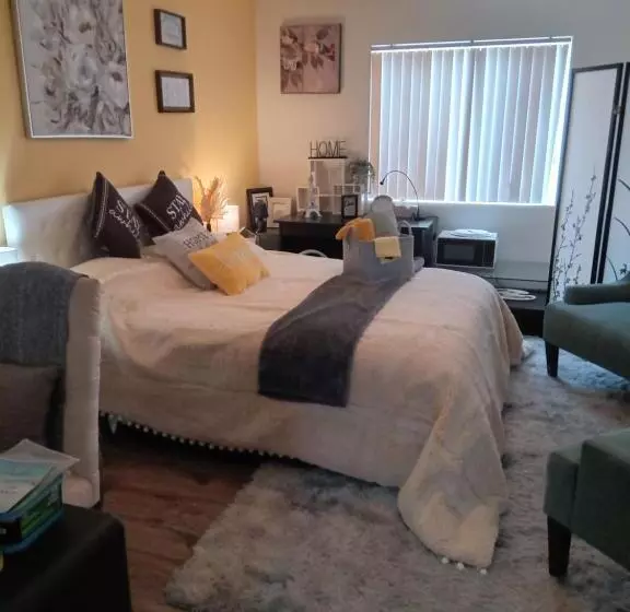 Aamiaismajoitus (B&B) Levander Cozy Home