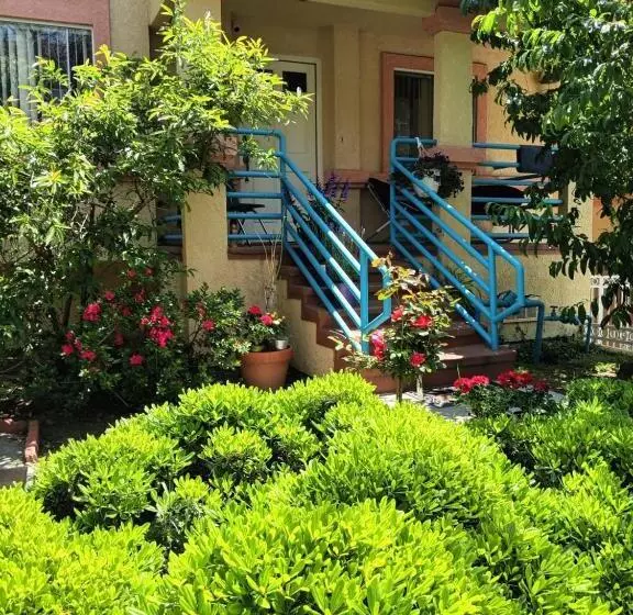 Aamiaismajoitus (B&B) Levander Cozy Home