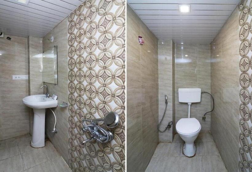 Hotel Flatties Mall Road Nainital Near Lake View Point