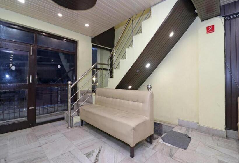 Hotel Flatties Mall Road Nainital Near Lake View Point