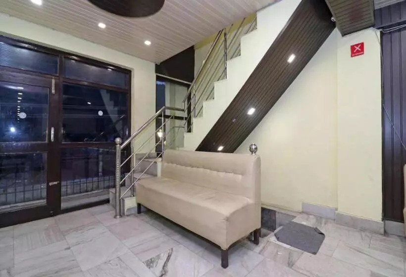 Hotelli Flatties Mall Road Nainital Near Lake View Point
