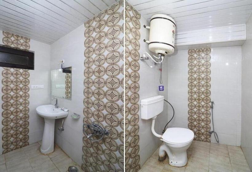 Hotel Flatties Mall Road Nainital Near Lake View Point