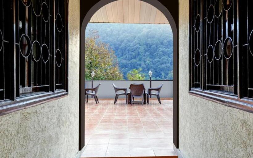 Hotel Flatties Mall Road Nainital Near Lake View Point