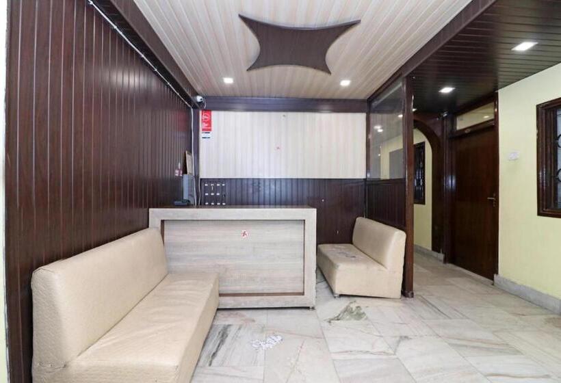 Hotel Flatties Mall Road Nainital Near Lake View Point