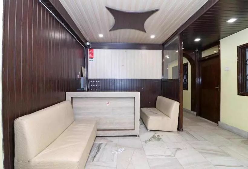 Hotelli Flatties Mall Road Nainital Near Lake View Point