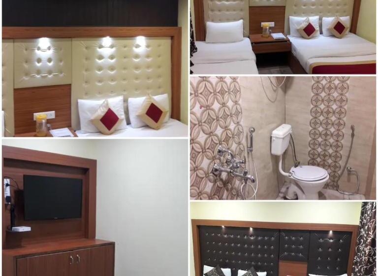 Hotel Flatties Mall Road Nainital Near Lake View Point