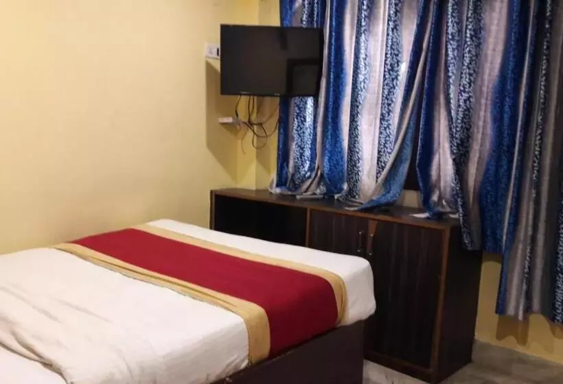 Hotelli Flatties Mall Road Nainital Near Lake View Point