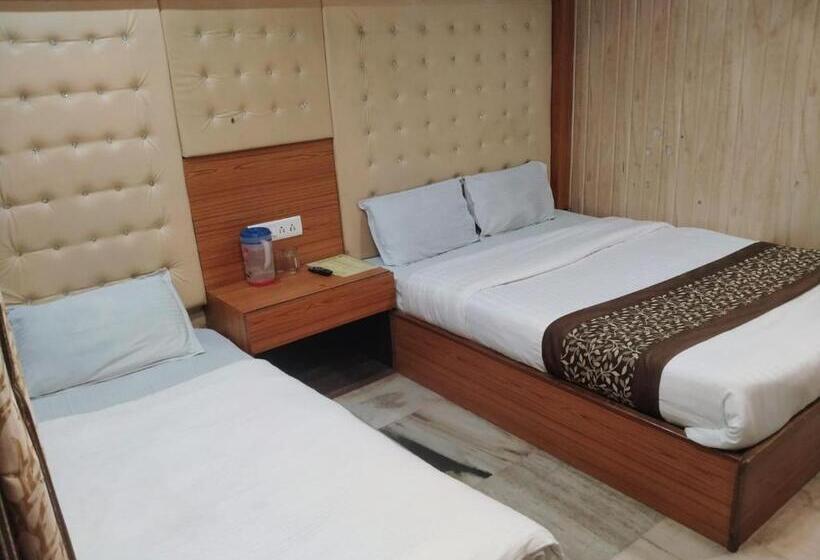 Hotel Flatties Mall Road Nainital Near Lake View Point