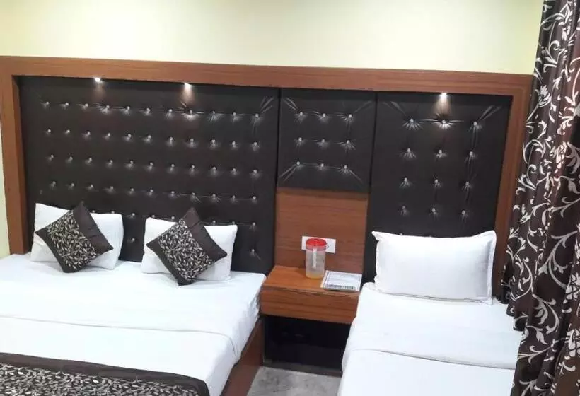 Hotelli Flatties Mall Road Nainital Near Lake View Point