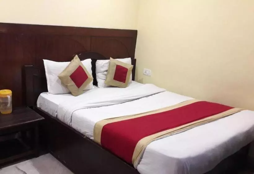 Hotelli Flatties Mall Road Nainital Near Lake View Point