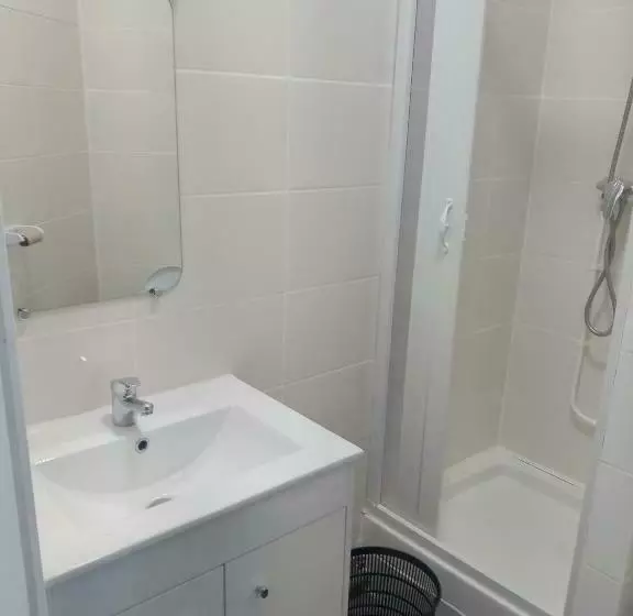 Hotelli Hôtel Le Celtic Montluçon