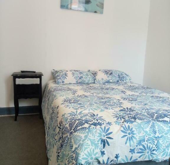 Отель Hôtel Le Celtic Montluçon