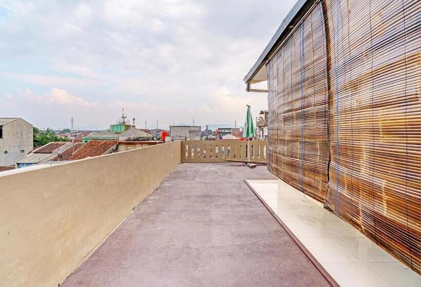 Hotelli Oyo 92871 Ciparay Residence