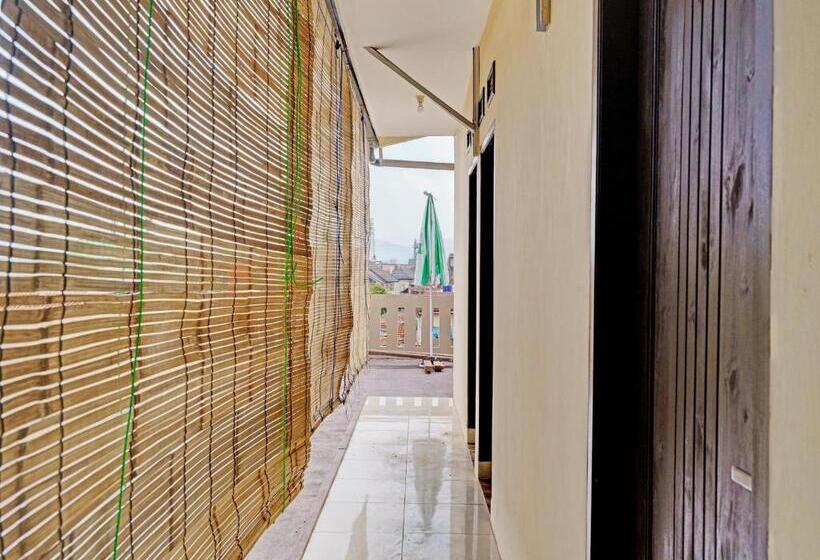 Hotelli Oyo 92871 Ciparay Residence