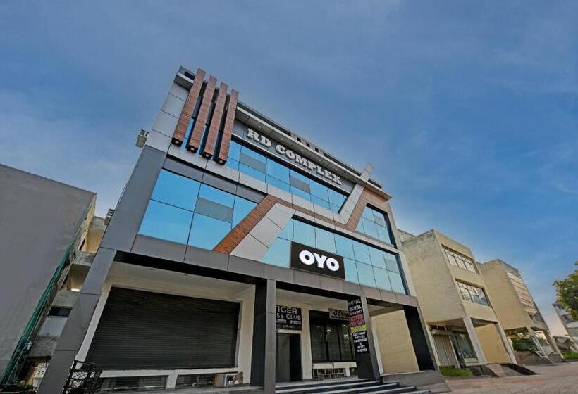 호텔 Oyo Flagship Royal Residency