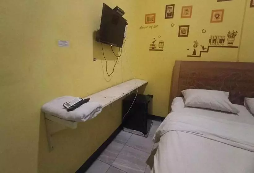 Oyo 92877 Hotel Rainbow 7296