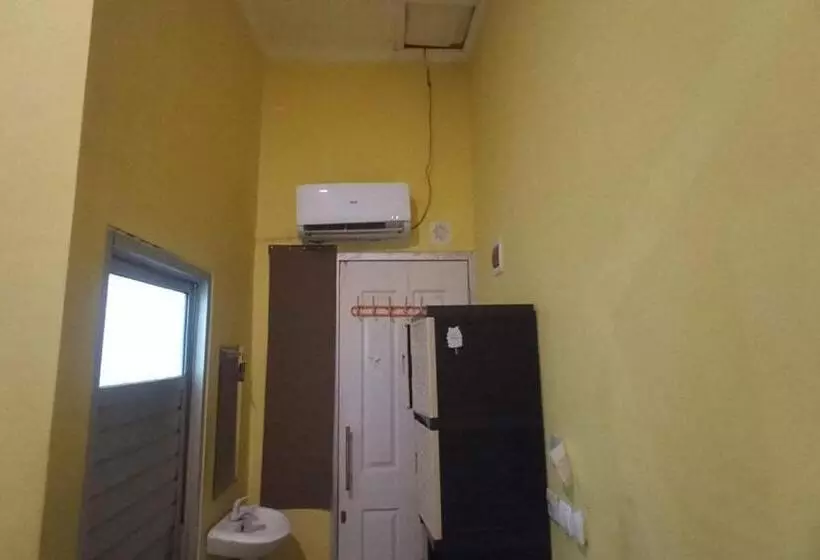 Oyo 92877 Hotel Rainbow 7296