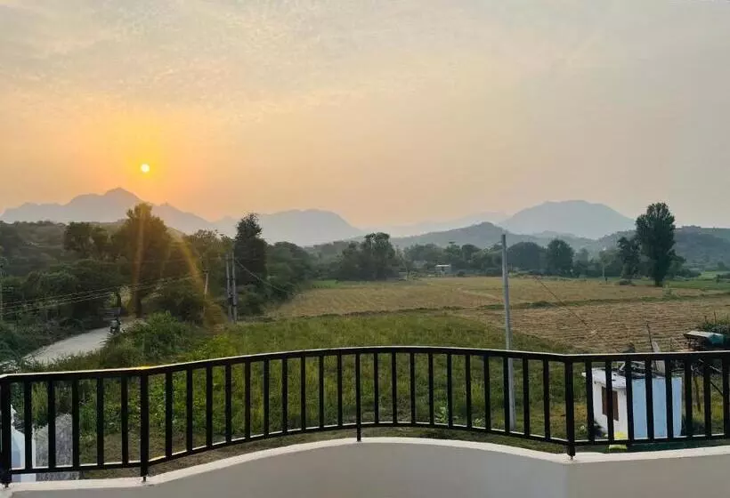 Majatalo Govardhan Villas Farm Stay