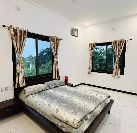 Majatalo Govardhan Villas Farm Stay