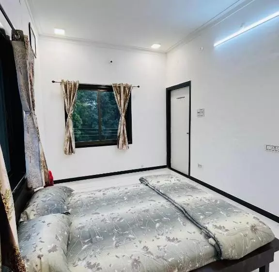 Majatalo Govardhan Villas Farm Stay