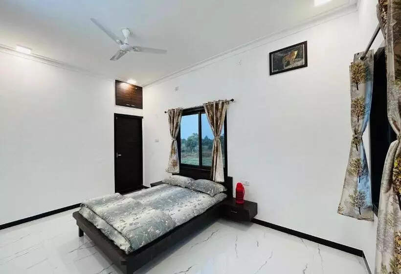 Majatalo Govardhan Villas Farm Stay