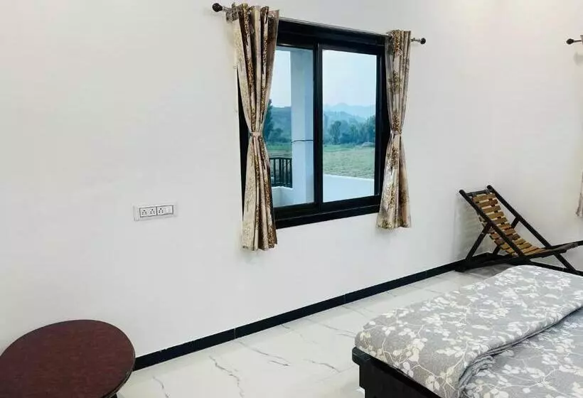 Majatalo Govardhan Villas Farm Stay