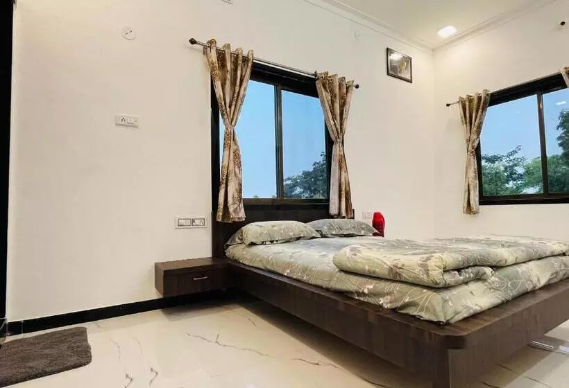 Majatalo Govardhan Villas Farm Stay