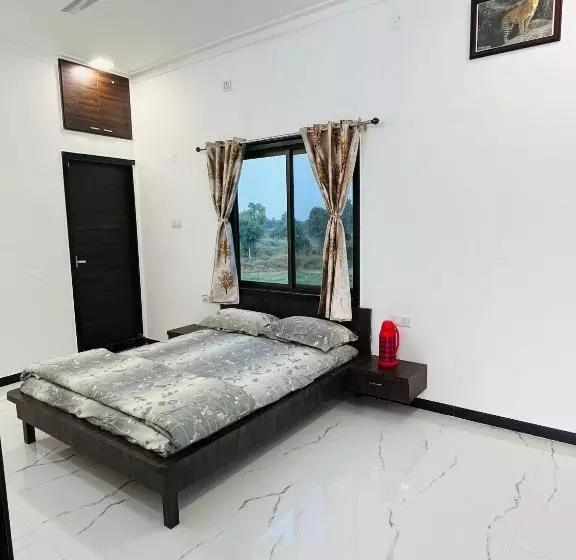 Majatalo Govardhan Villas Farm Stay