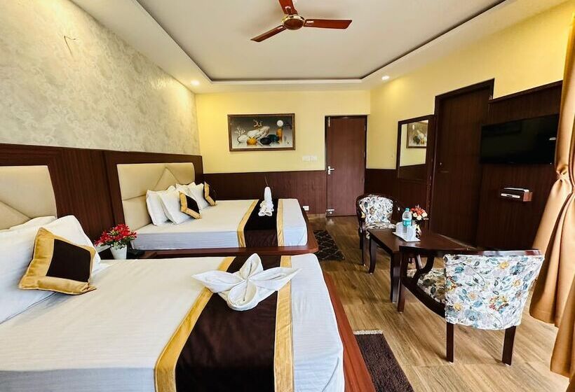 호텔 Him Holiday Ventures