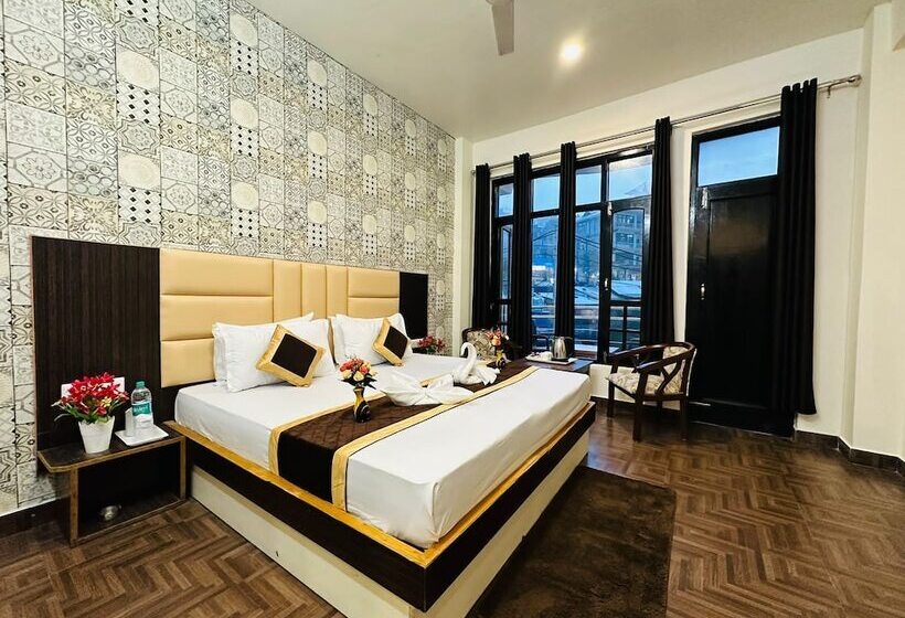 호텔 Him Holiday Ventures