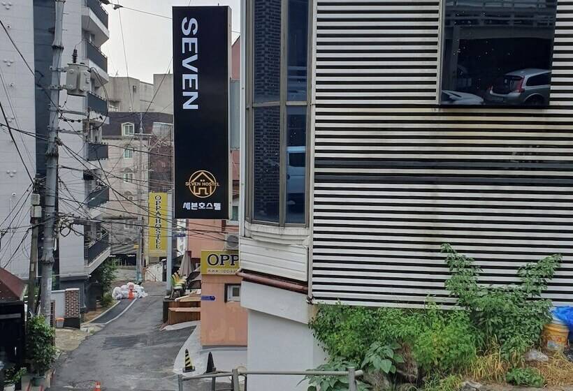 Pensiune Seven Hostel